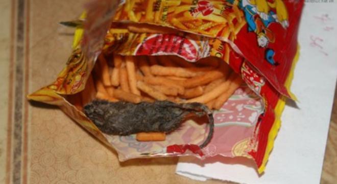 Chuột chết khô trong gói bim bim